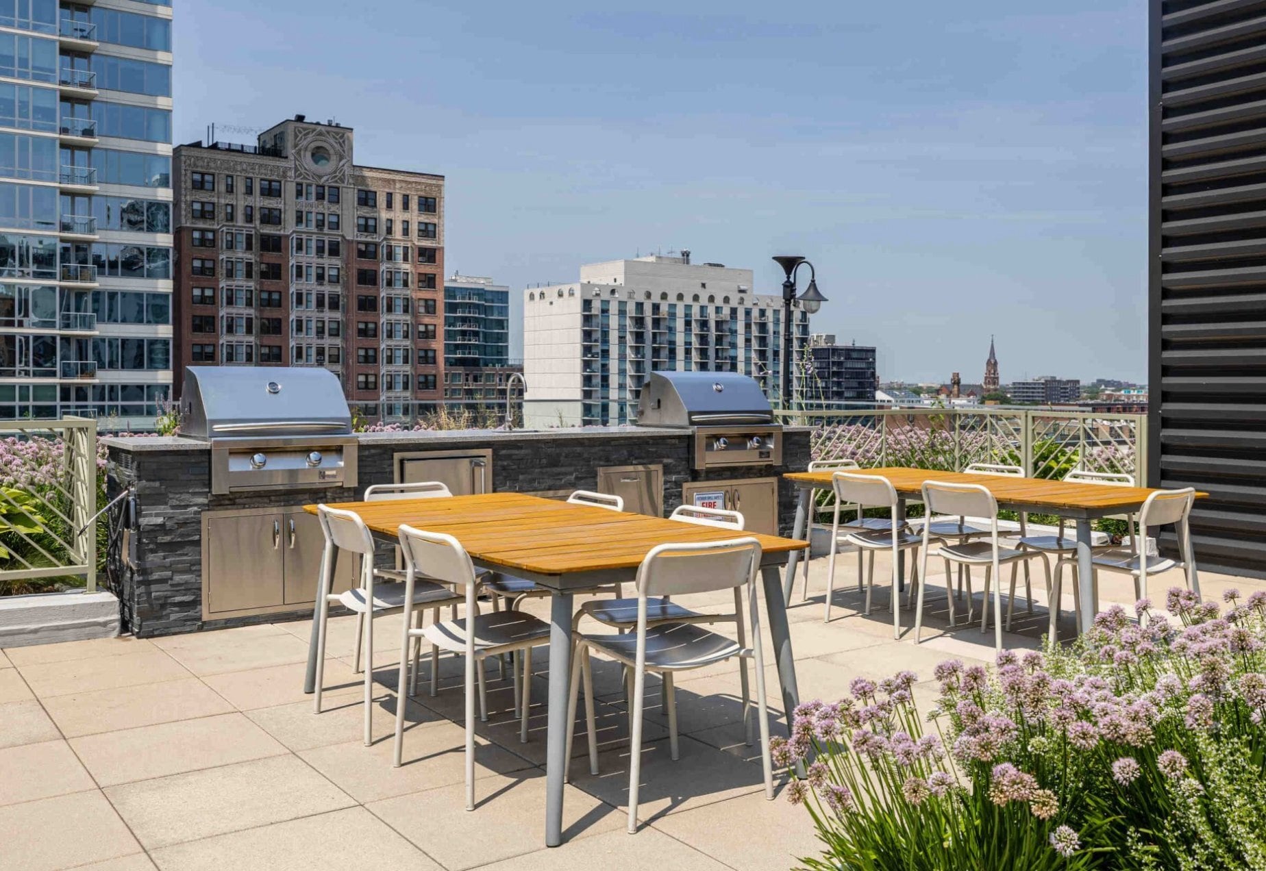 Building Photo - 122 W Division St