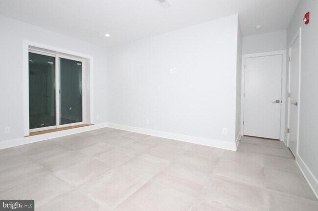 Building Photo - 810 N Uber St