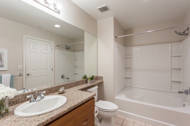 Building Photo - EPIC REA:  2BR/2B Beautiful Condo w/ 2 Parking Spaces in the Heart of Emeryville