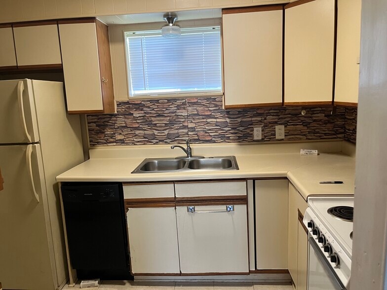 Building Photo - 205 N Ormsby St