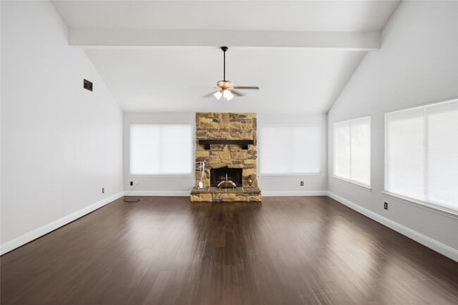 Building Photo - 3223 S Briar Knoll Dr