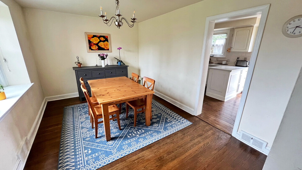 Dining Room - 1643 Mount Pleasant Rd