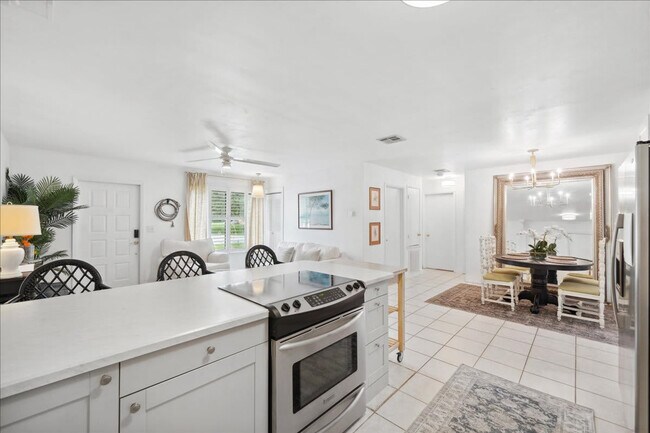 Building Photo - 171 Salmon Dr NE