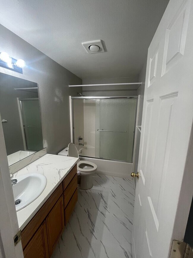 Building Photo - Bright & Updated 3-Bed, 2-Bath Home with Private Fenced Yard – No Rear Neighbors!!