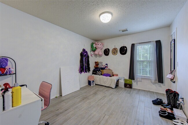 Building Photo - 19434 Kacey Ln Ct