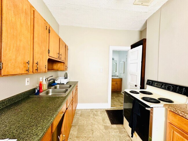 Building Photo - 2BR Corner lot house now available near Ch...