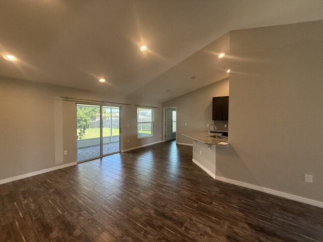 Building Photo - Beautiful and Spacious 3/2 with Separate Entrance 1/1 In-Law Suite, RV Parking