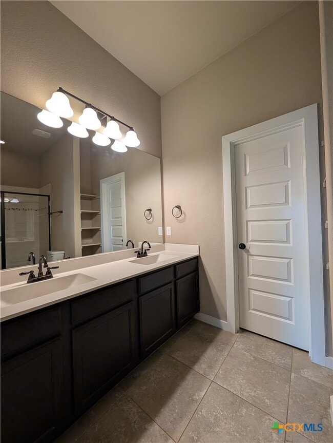 Building Photo - 2213 Avery Village