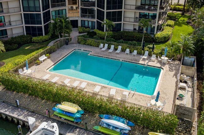 Building Photo - Tropical isle