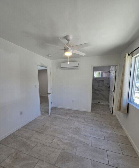 Building Photo - 300 S La Peer Dr