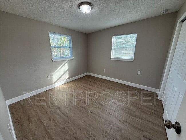 Building Photo - 39 N Ortman Dr