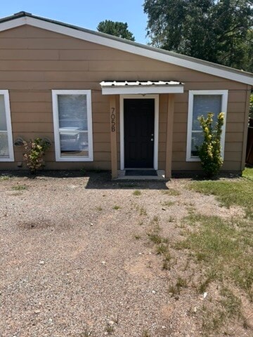 Building Photo - 705 Edgar St