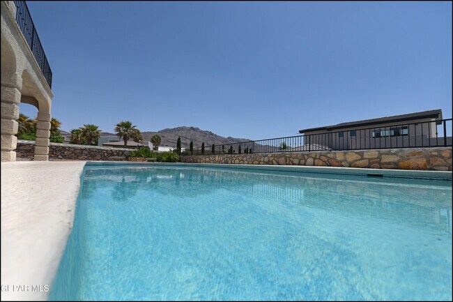 Building Photo - 6300 Franklin Vista Dr