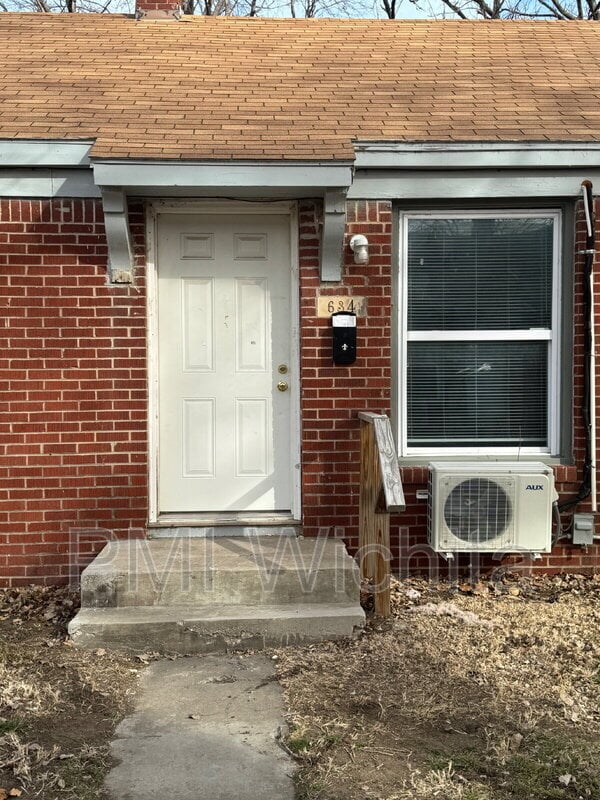 Building Photo - 634 S Hydraulic Ave