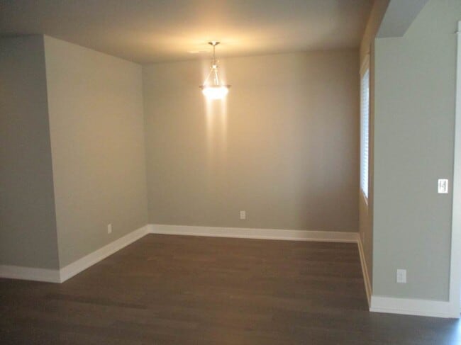 Building Photo - 4 Bedroom 2.5 Bathroom Harbor Hills Home
