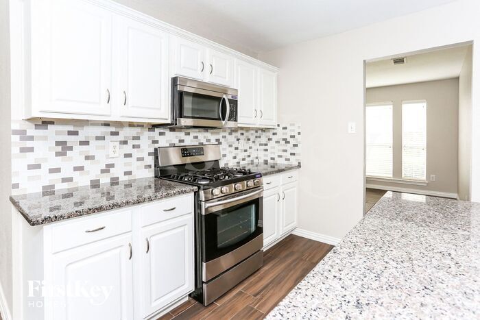 Building Photo - 6805 Longmeadow Dr