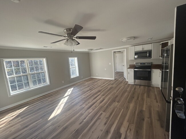 Building Photo - Newly renovated cottage.