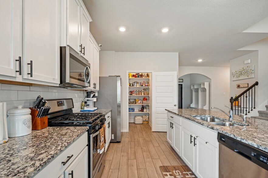 Building Photo - 512 Steele Shallows