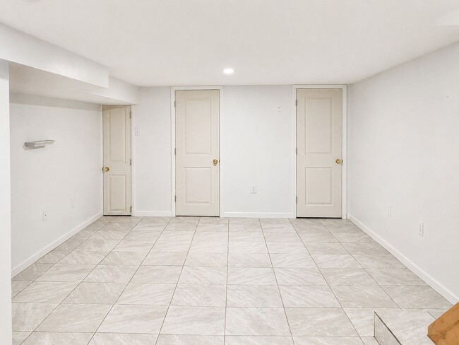 Building Photo - Three-Bedroom Graduate Hospital Home with Finished Basement and Private Patio