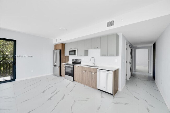 Building Photo - 840 NE 130th St