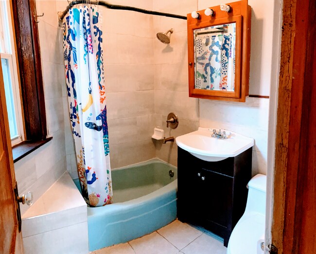 Building Photo - 3325 S Emerald Ave