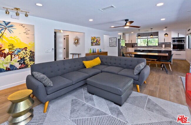 Building Photo - 2660 N Farrell Dr