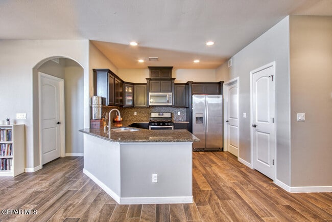 Building Photo - 14837 Harry Flournoy Ave