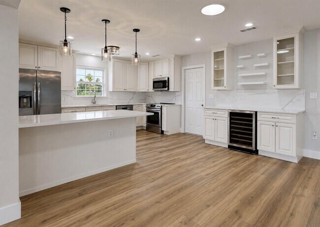 Building Photo - 6513 Abaco Dr