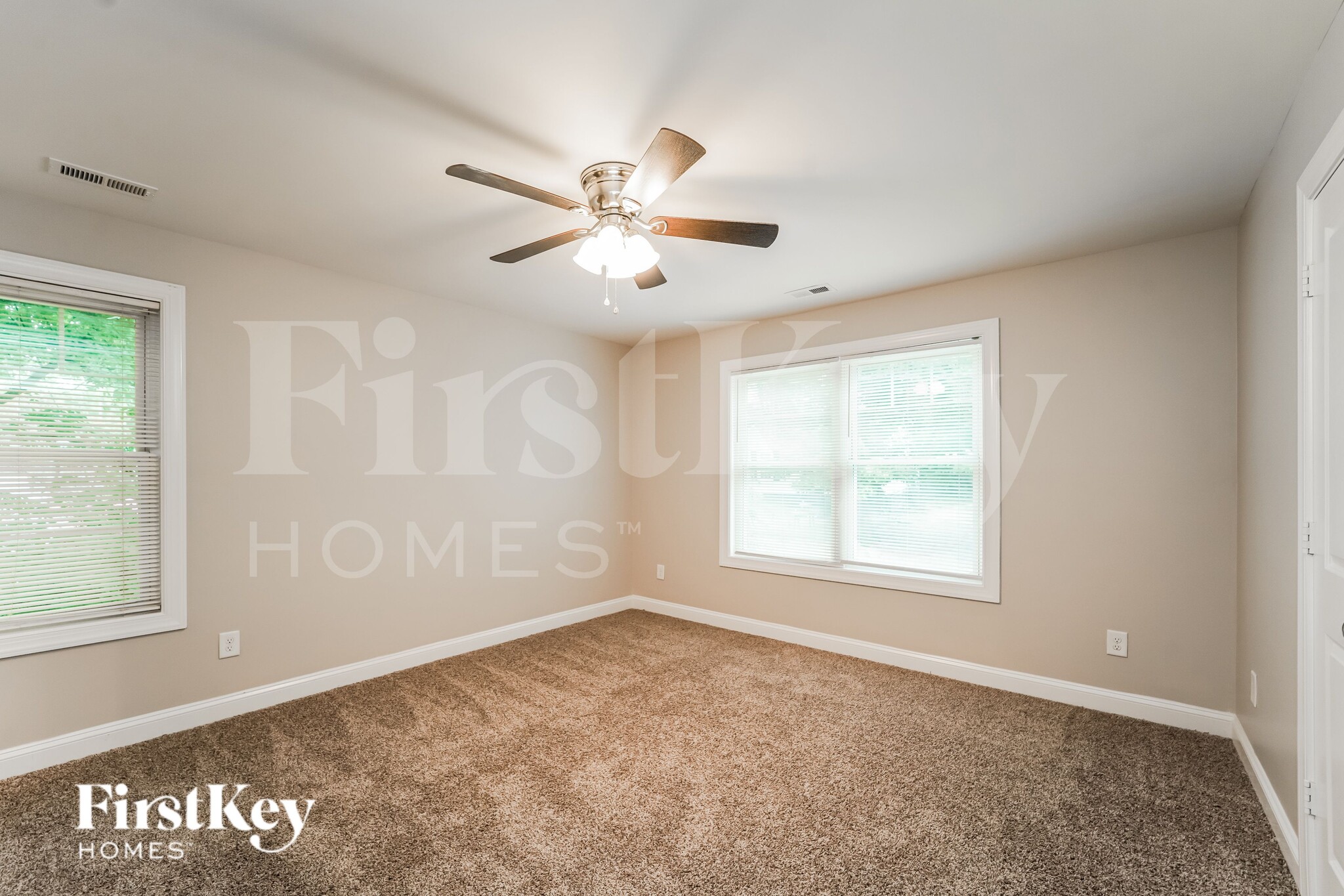 Building Photo - 656 Smith St