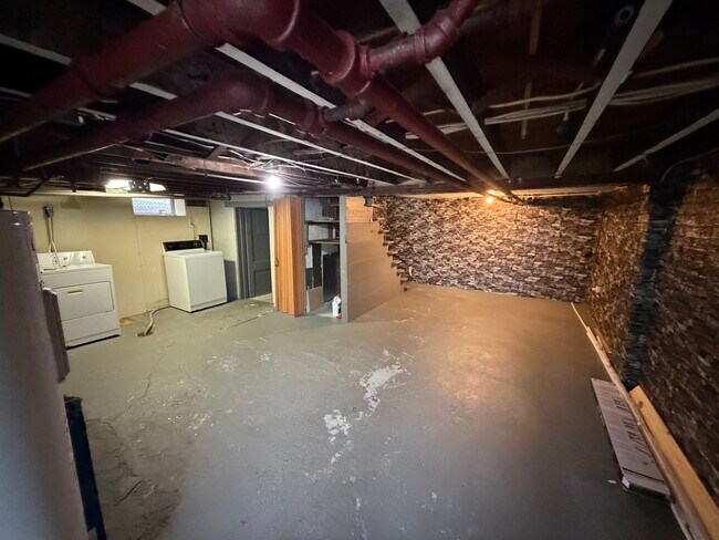 Building Photo - 402 Douglass St