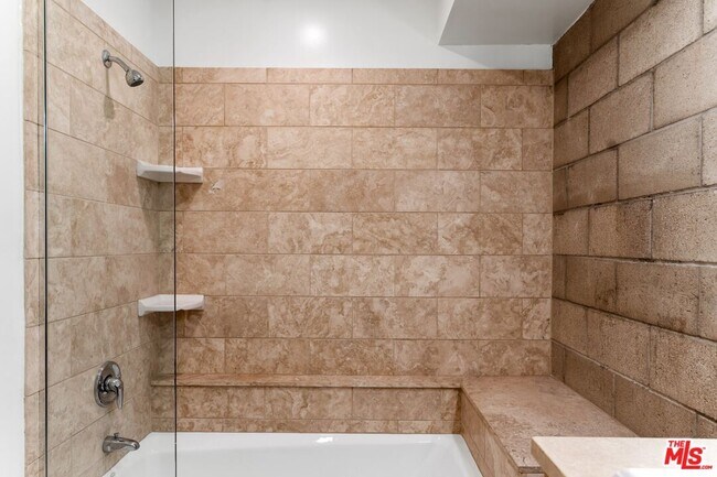 Building Photo - 6615 Melrose Ave