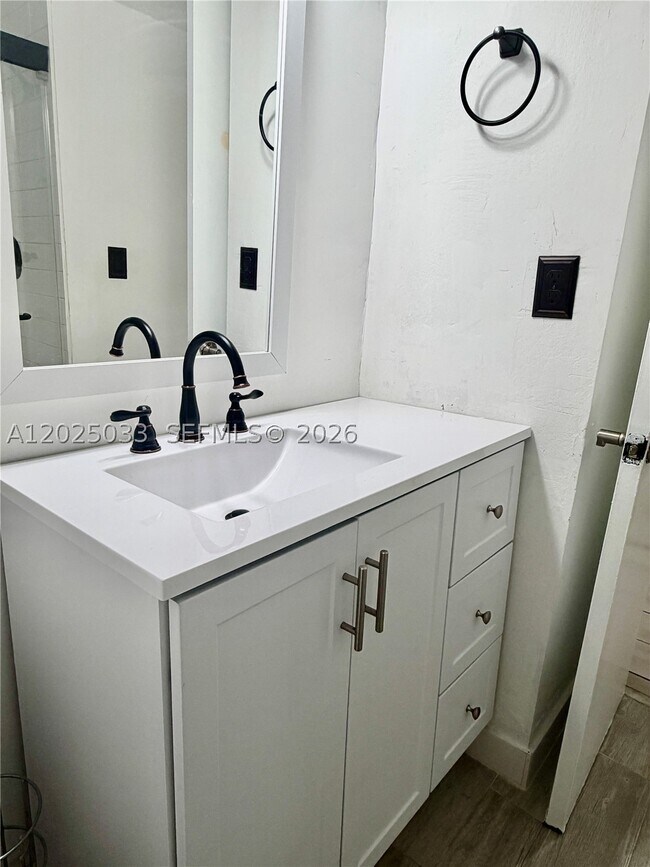 Building Photo - 1705 W 57th St
