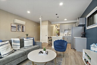 Building Photo - 1009 Front St