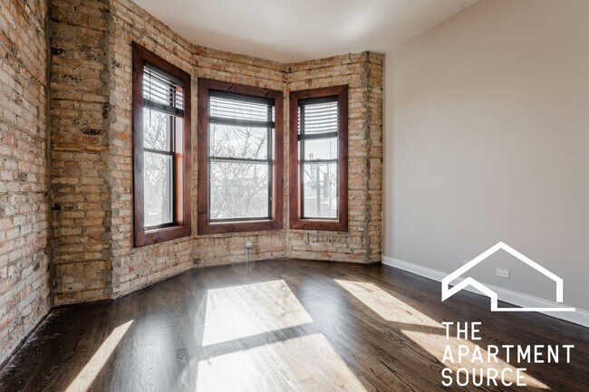 Building Photo - 1758 W Montrose Ave