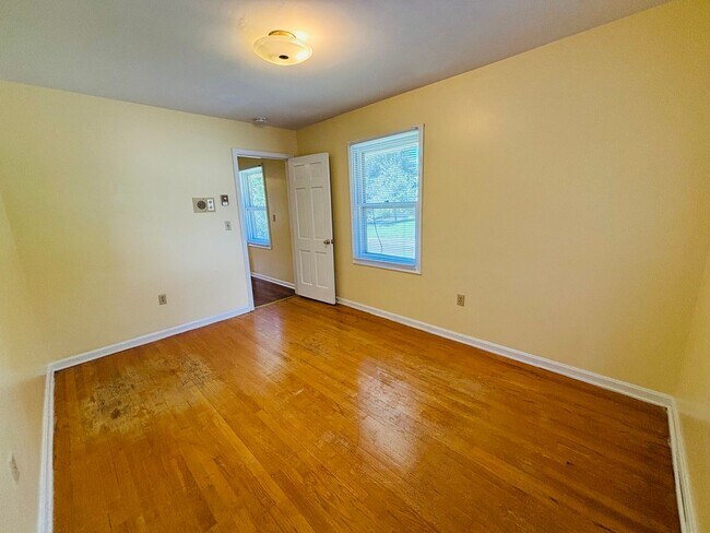 Building Photo - 405 Stonegate Dr