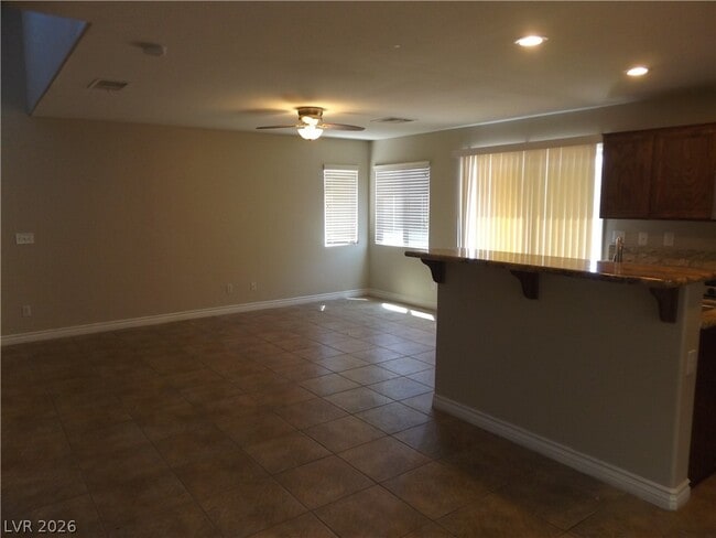 Building Photo - 6467 Karlsen Ct