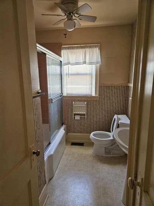 Building Photo - ***Coming Soon – Charming 2 Bed / 2 Bath Home in Bristol***