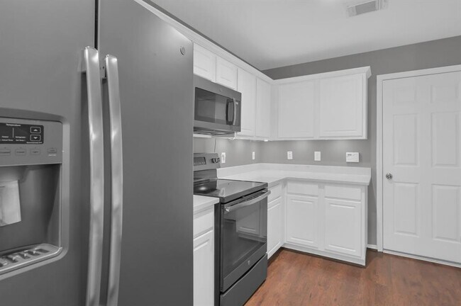 Building Photo - 27 S Villa Oaks Dr