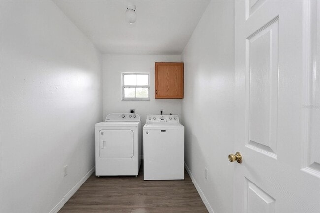 Building Photo - 10648 SW 38th Ave