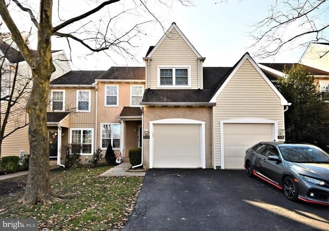 Building Photo - 518 Country Club Dr