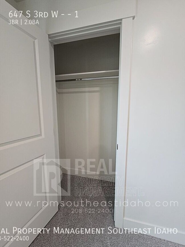 Building Photo - 647 S 3rd W