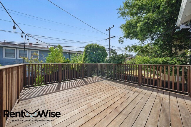 Building Photo - 1125 Fernwood Dr