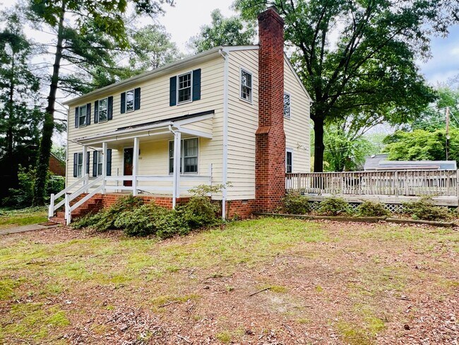 Building Photo - Charming 4bdrm/2.5bth Home with Ample Space and Modern Amenities