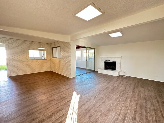 Building Photo - 5166