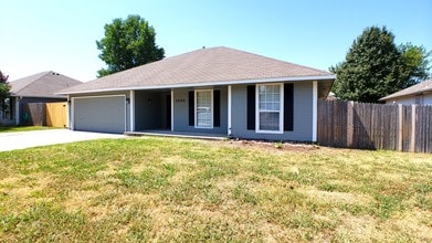 Building Photo - 2006 Beaumont Dr