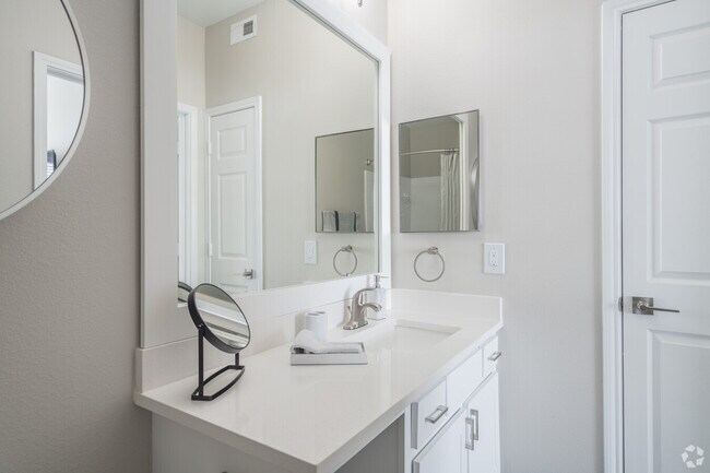 Building Photo - One Month Free on Two Bedrooms!