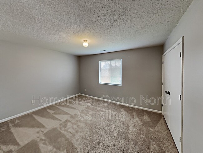 Building Photo - 801 Stockport Way