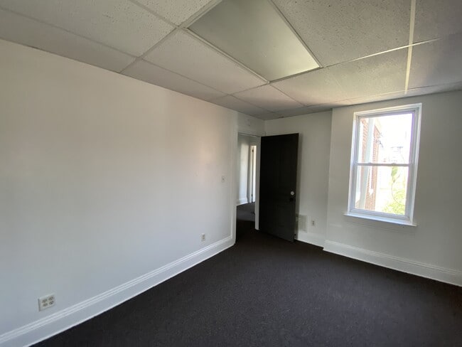 Building Photo - 283 W Jackson St