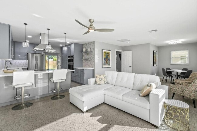 Building Photo - 1004 Stillwater Dr