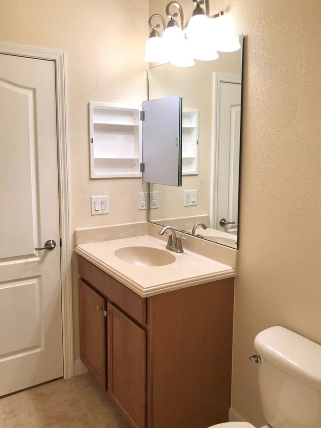 Building Photo - Beautiful 3/2 Spacious Home with a Covered...